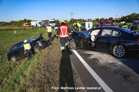 Einsatzkräfte an der Unfallstelle Einsatzkräfte an der Unfallstelle