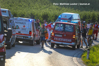 Einsatzkräfte an der Unfallstelle Einsatzkräfte an der Unfallstelle