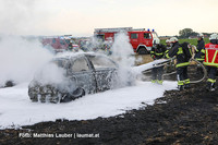 Feuerwehr bei den Löscharbeiten Feuerwehr bei den Löscharbeiten