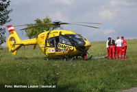 Abtransport des verletzten Motorradlenkers Abtransport des verletzten Motorradlenkers