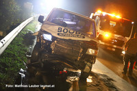 Aufräumarbeiten an der Unfallstelle Aufräumarbeiten an der Unfallstelle