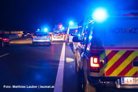 Einsatzkräfte an der Unfallstelle Einsatzkräfte an der Unfallstelle
