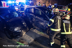 Einsatzkräfte an der Unfallstelle Einsatzkräfte an der Unfallstelle