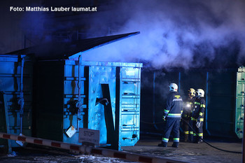 Feuerwehr am Brandort Feuerwehr am Brandort