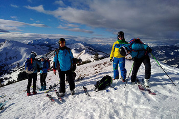 Alpenvereins Neugablonz-Enns beginnt Skitourensaison mit Wanderung auf die Grünburgerhütte Alpenvereins Neugablonz-Enns beginnt Skitourensaison mit Wanderung auf die Grünburgerhütte