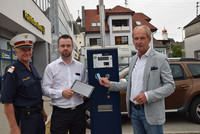 Christian Hawelka (Stadtpolizei), Markus Punzenberger (Siemens), Bürgermeister Mag. Herbert Brunsteiner. Christian Hawelka (Stadtpolizei), Markus Punzenberger (Siemens), Bürgermeister Mag. Herbert Brunsteiner.