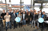 Wirtschafts-Landesrat Markus Achleitner und Mag. Markus Manz, Geschäftsführer tech2b Inkubator GmbH mit allen Teilnehmerinnen und Teilnehmern an der heutigen tech2b-Sponsion für Start-ups in Linz. Wirtschafts-Landesrat Markus Achleitner und Mag. Markus Manz, Geschäftsführer tech2b Inkubator GmbH mit allen Teilnehmerinnen und Teilnehmern an der heutigen tech2b-Sponsion für Start-ups in Linz.