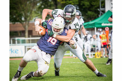 Markus Rill und Alexander Aigner bei einem gemeinsamen Tackle an #26 Steiner Leon Markus Rill und Alexander Aigner bei einem gemeinsamen Tackle an #26 Steiner Leon